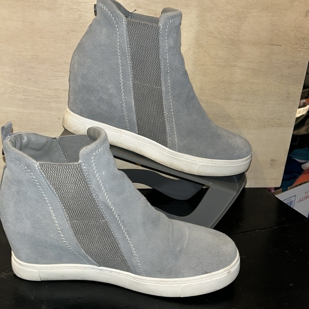 Steve Madden LEII Grey Leather Faux Suede Heeled Booties w/elastic sides Sz. 9.5